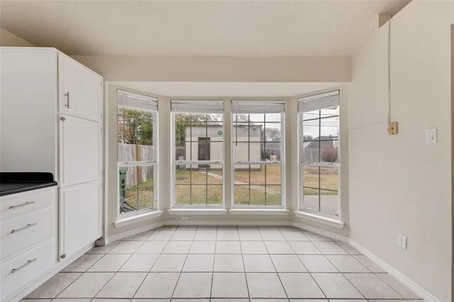 $329,900 | 2327 Cromwell Drive, Arlington, TX 76018