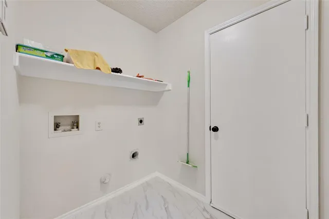 $329,900 | 2327 Cromwell Drive, Arlington, TX 76018