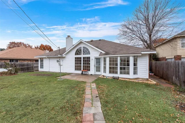 $329,900 | 2327 Cromwell Drive, Arlington, TX 76018