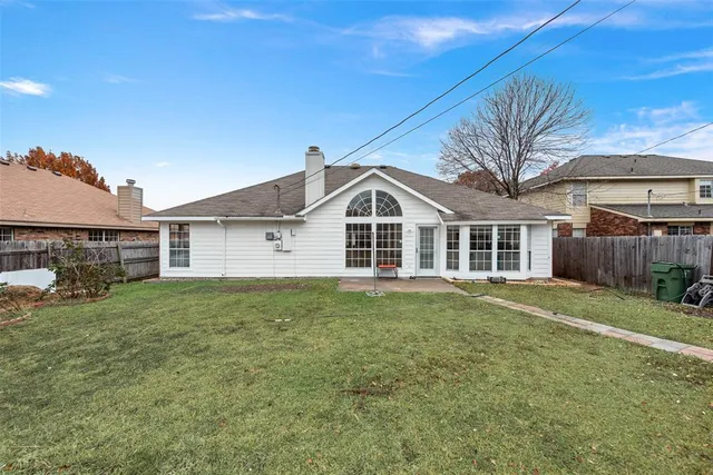 $329,900 | 2327 Cromwell Drive, Arlington, TX 76018