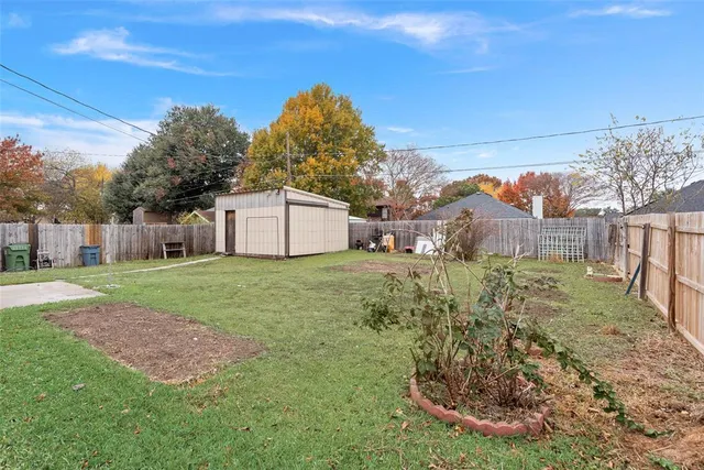 $329,900 | 2327 Cromwell Drive, Arlington, TX 76018