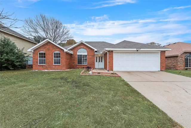 $329,900 | 2327 Cromwell Drive, Arlington, TX 76018