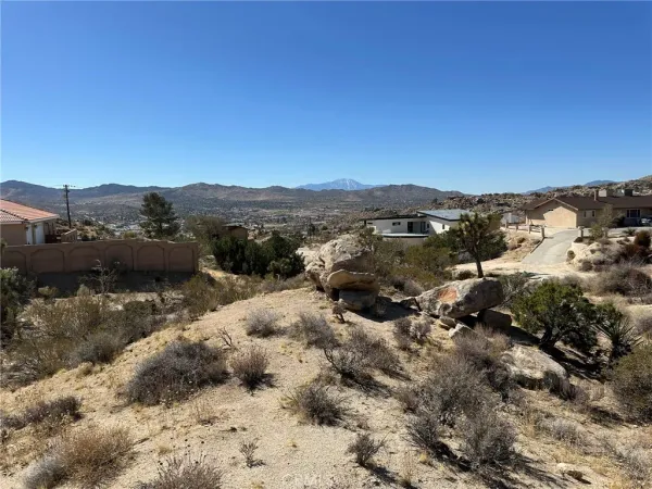 a view of a houses with a yard