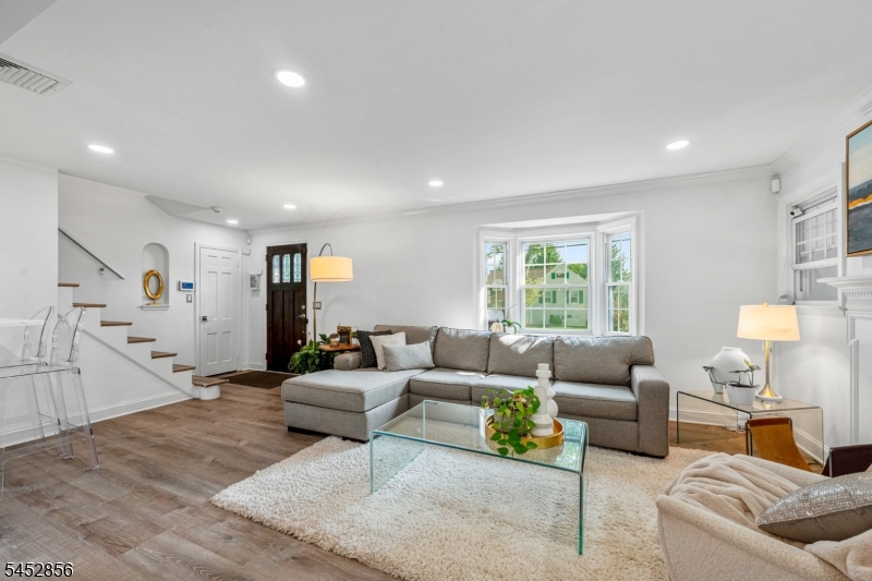 370 Putnam Road Union, NJ 07083 - Photo 3 of 23 Gallery Image 3
