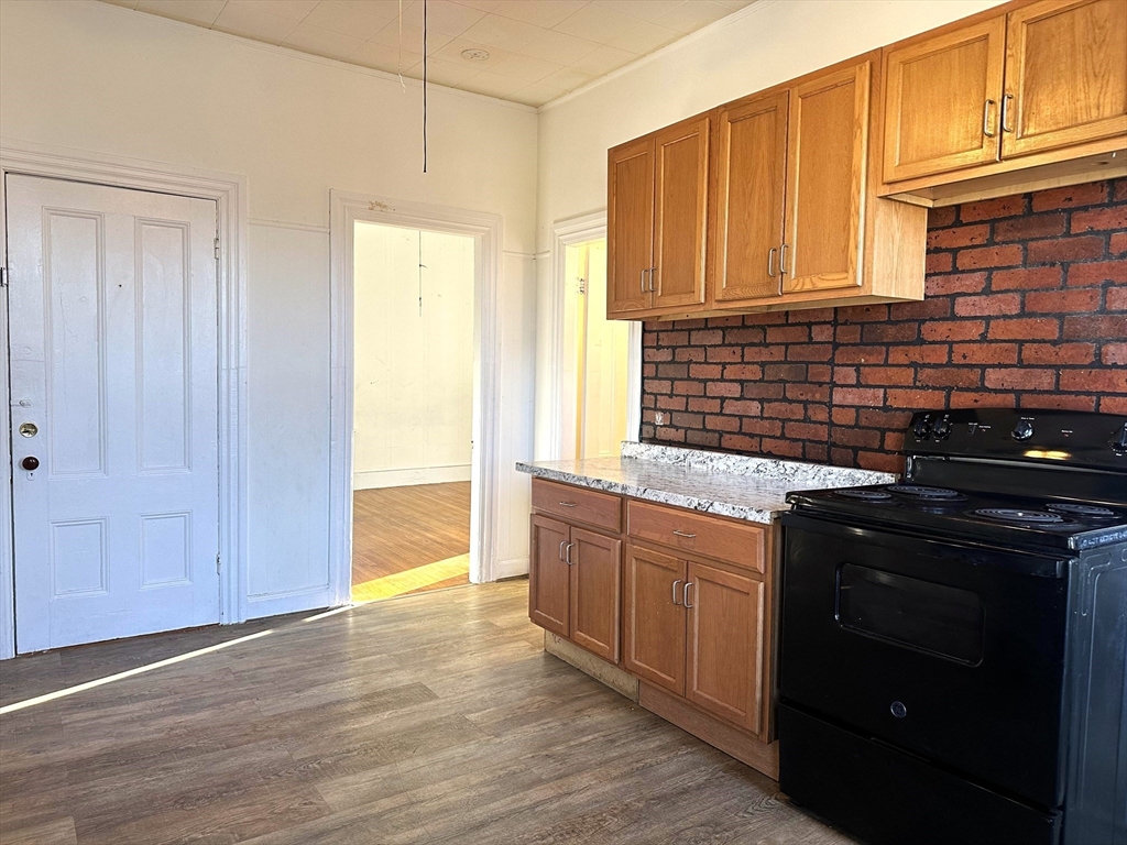 33 Russell Street Worcester, MA 01609 - Photo 9 of 23 Gallery Image 9
