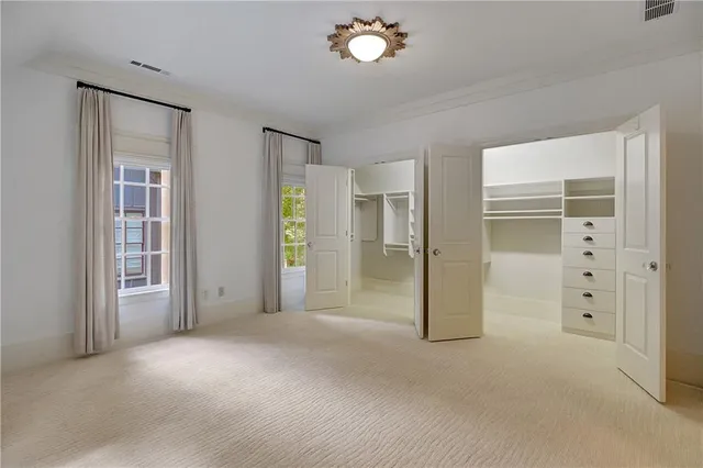 a view of empty room with a ceiling fan