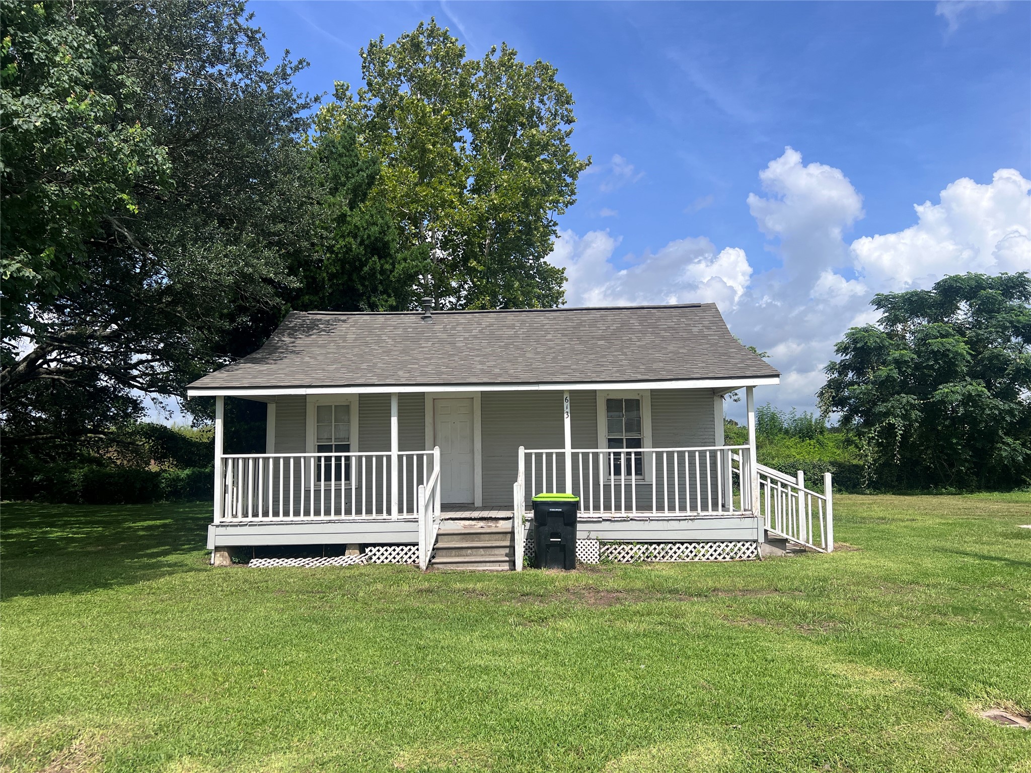 613 Harrison Lane Wharton, TX 77488 - Photo 2 of 10 a front view of a house with garden