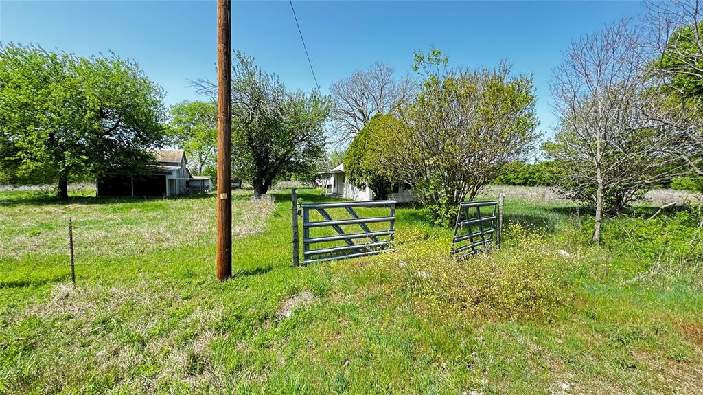 718 Ender Road Waco, TX 76706 - Photo 24 of 27 a swimming pool with lots of green space