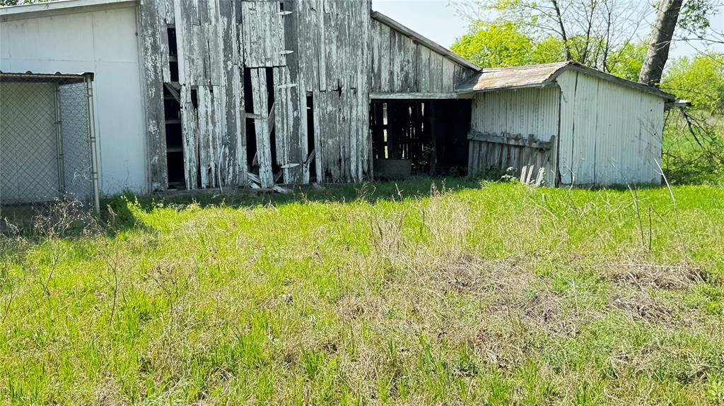718 Ender Road Waco, TX 76706 - Photo 26 of 27 a backyard of a house