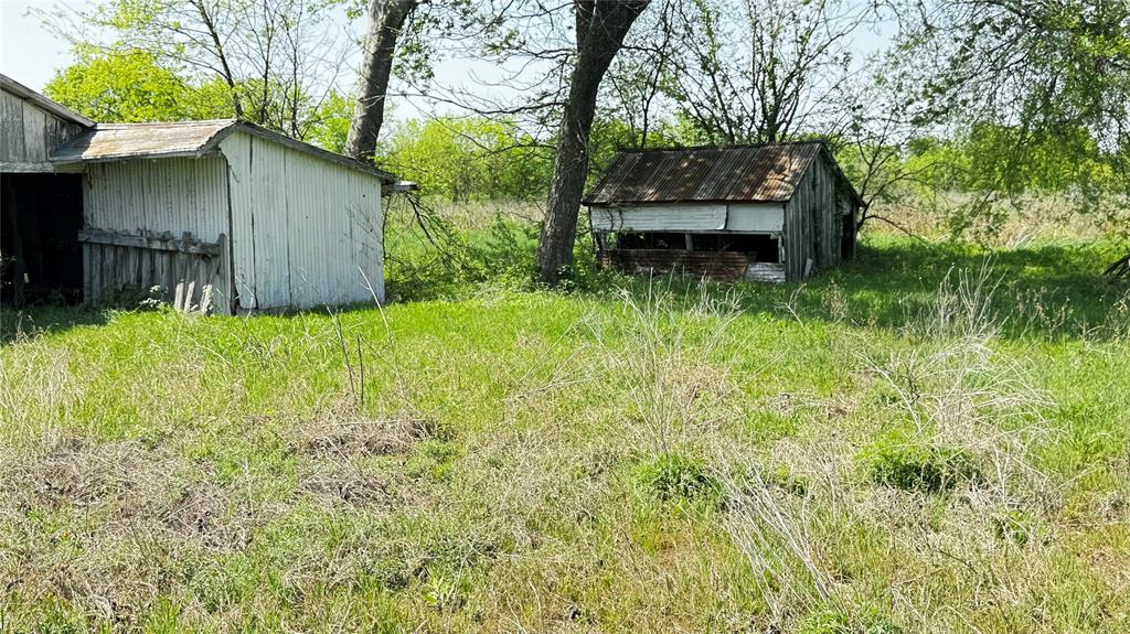 718 Ender Road Waco, TX 76706 - Photo 27 of 27 a backyard of a house with lots of green space