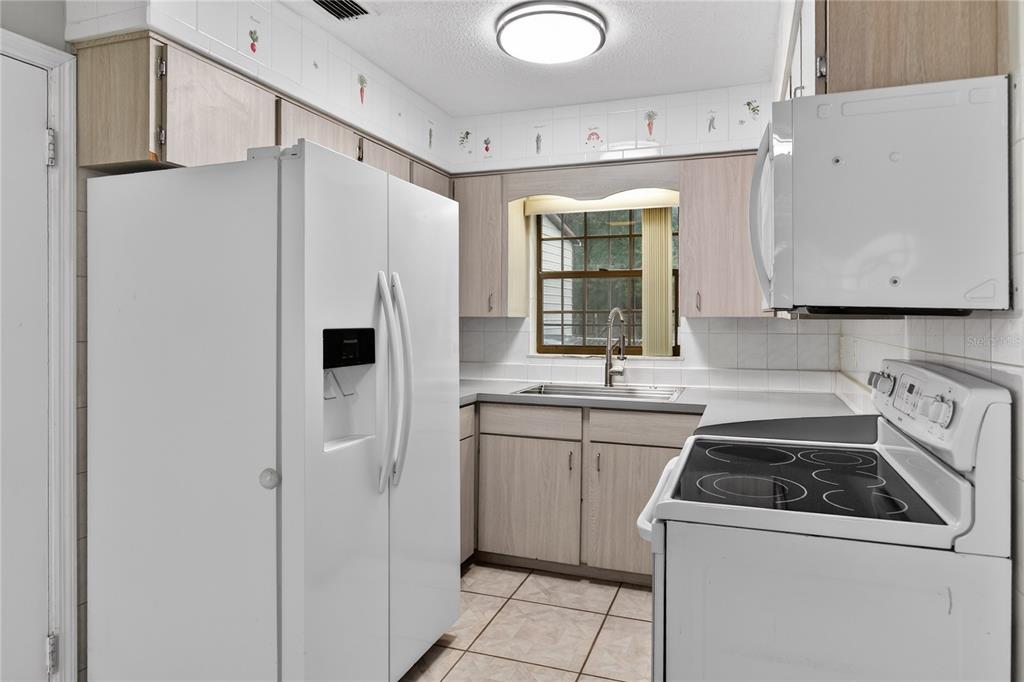 11 Reyes Road DeLand, FL 32724 - Photo 16 of 37 a kitchen with a refrigerator sink and stove