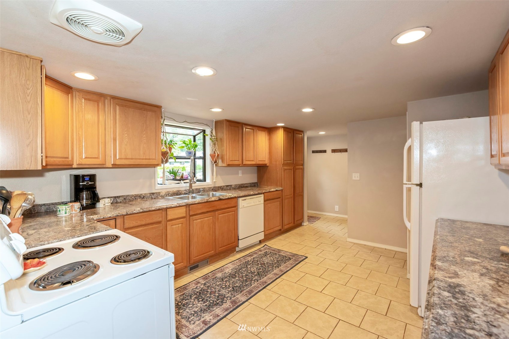 4431 Dyes Inlet Road Northwest Bremerton, WA 98312 - Photo 9 of 39 Gallery Image 9