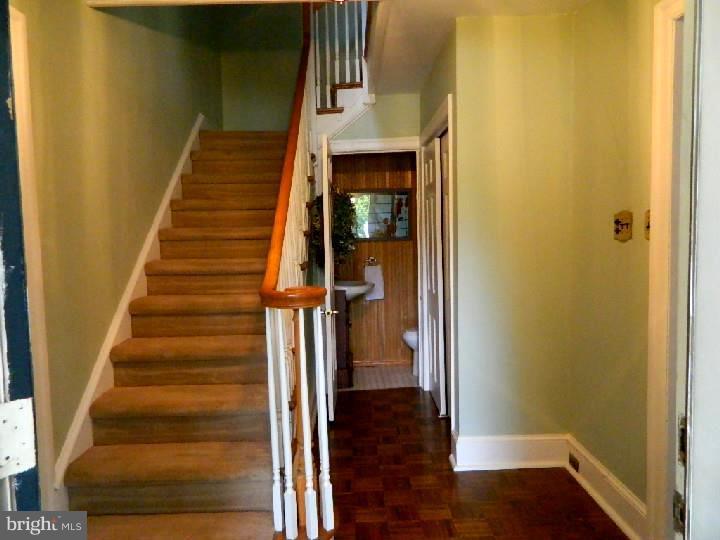 147 Broadview Road Springfield, PA 19064 - Photo 2 of 25 Foyer
