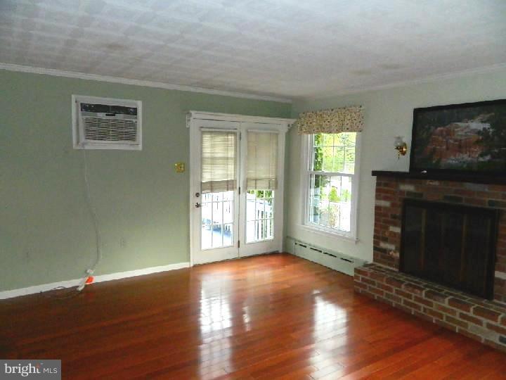 147 Broadview Road Springfield, PA 19064 - Photo 11 of 25 Family Room