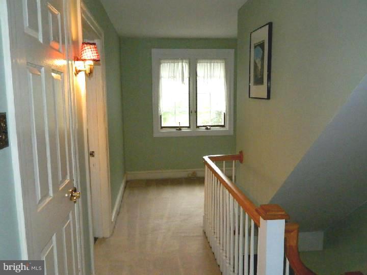 147 Broadview Road Springfield, PA 19064 - Photo 14 of 25 Hallway