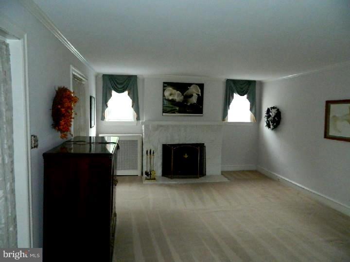 147 Broadview Road Springfield, PA 19064 - Photo 3 of 25 Living Room