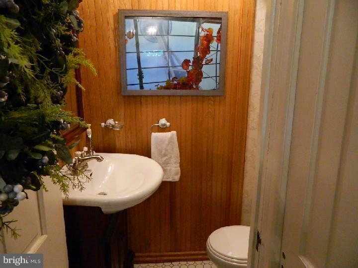 147 Broadview Road Springfield, PA 19064 - Photo 7 of 25 Half Bath