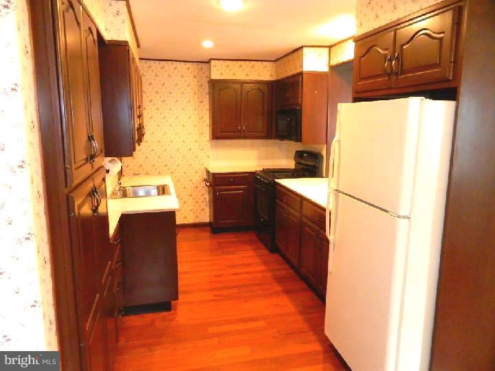 147 Broadview Road Springfield, PA 19064 - Photo 8 of 25 Kitchen