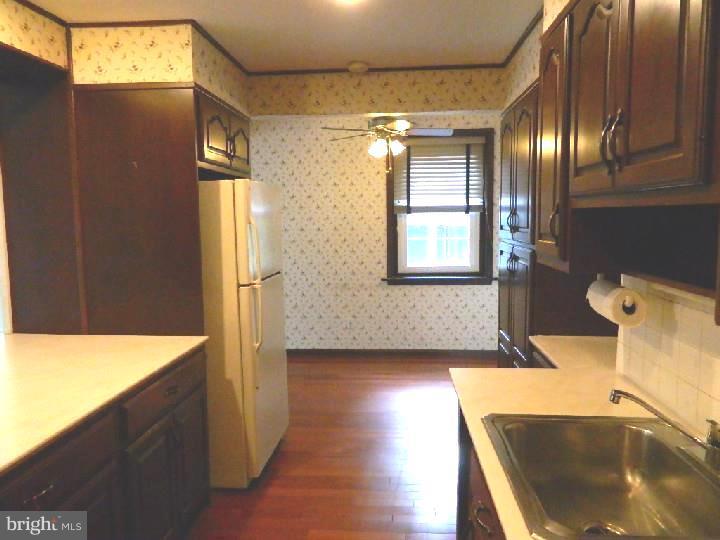 147 Broadview Road Springfield, PA 19064 - Photo 9 of 25 Kitchen