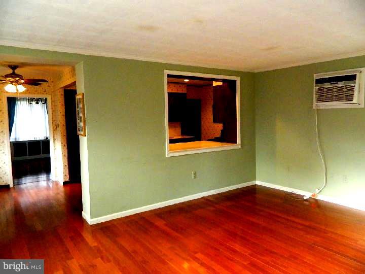 147 Broadview Road Springfield, PA 19064 - Photo 10 of 25 Family Room