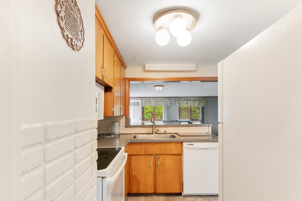 33 Water Street Braintree, MA 02184 - Photo 11 of 28