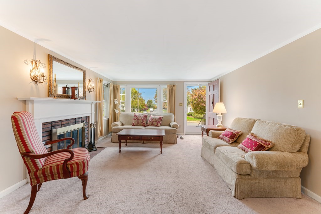 33 Water Street Braintree, MA 02184 - Photo 4 of 28