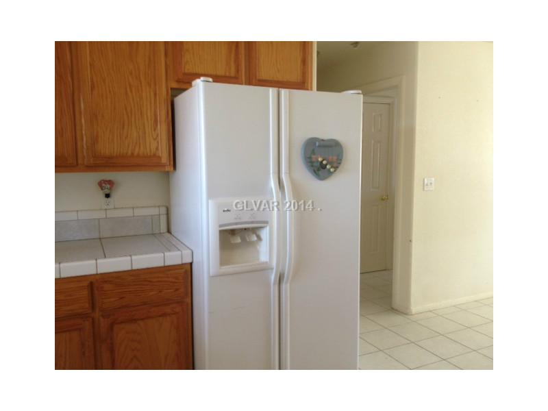 Kitchen. Refrigerator Stays