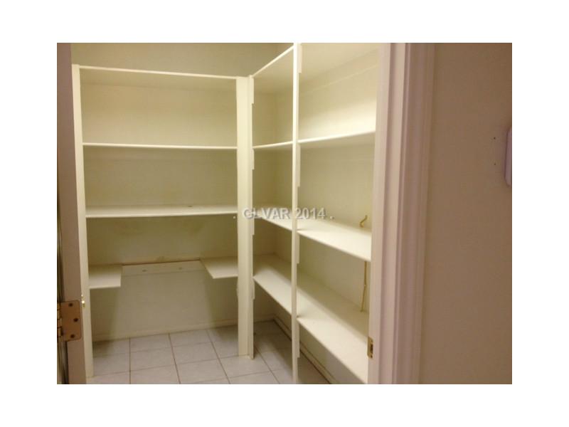 Kitchen. Huge walk in Pantry