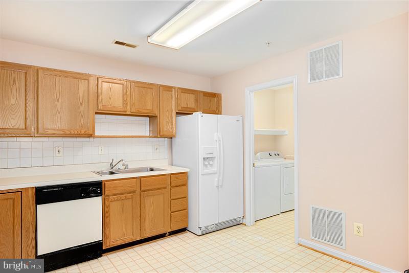 2605 Rigging Drive Annapolis, MD 21401 - Photo 10 of 23 Kitchen