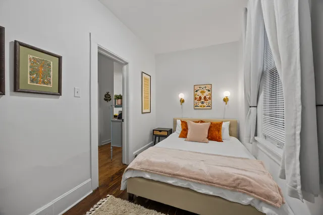 $2,850 | 2148 West Belle Plaine Avenue, Unit 1, Chicago, IL 60618