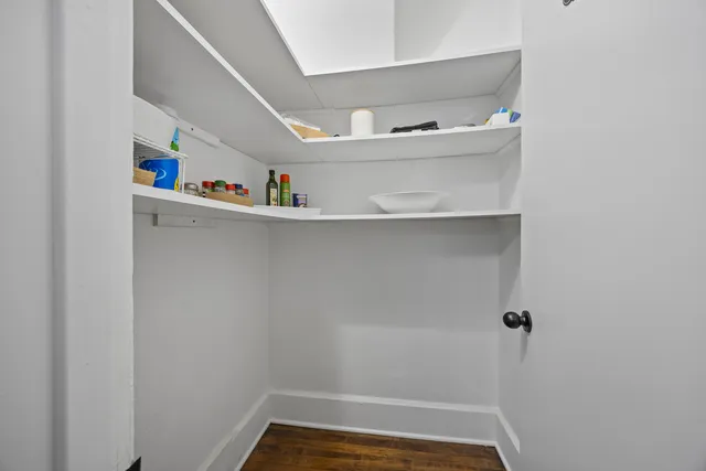 $2,850 | 2148 West Belle Plaine Avenue, Unit 1, Chicago, IL 60618