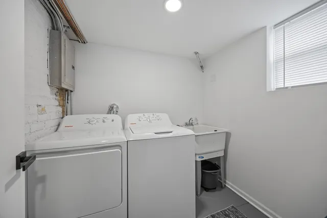 $2,850 | 2148 West Belle Plaine Avenue, Unit 1, Chicago, IL 60618