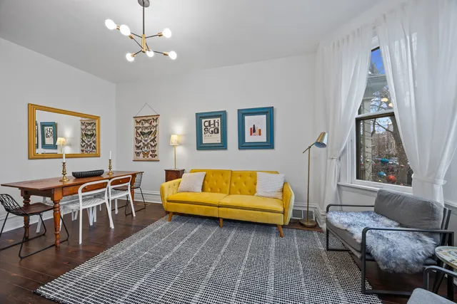 $2,850 | 2148 West Belle Plaine Avenue, Unit 1, Chicago, IL 60618