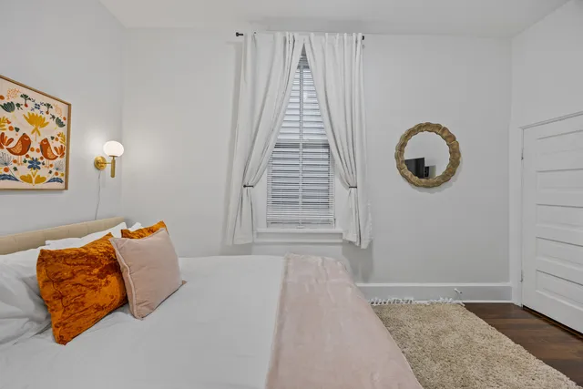 $2,850 | 2148 West Belle Plaine Avenue, Unit 1, Chicago, IL 60618