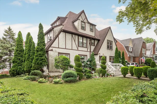a view of a house with a yard and plants