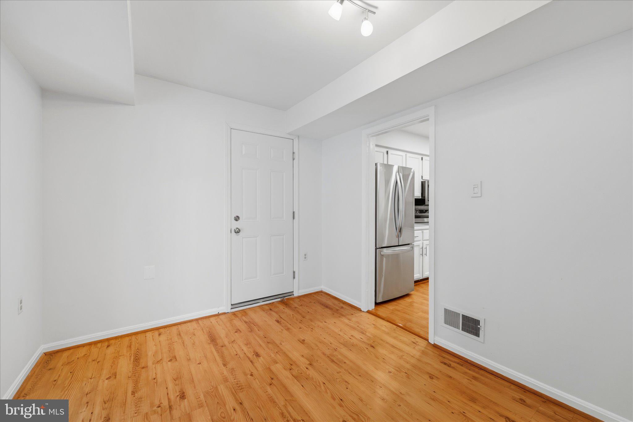 706 Edwards Ferry Road Northeast Leesburg, VA 20176 - Photo 11 of 40 Gallery Image 11