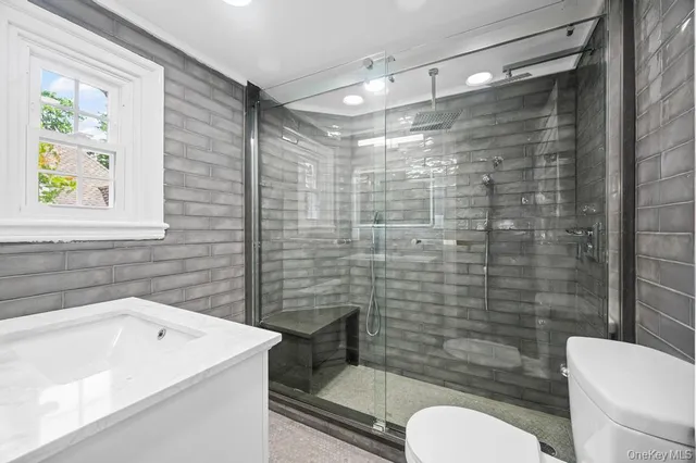 $2,099,000 | 22 Brookville Road, Muttontown, NY 11545