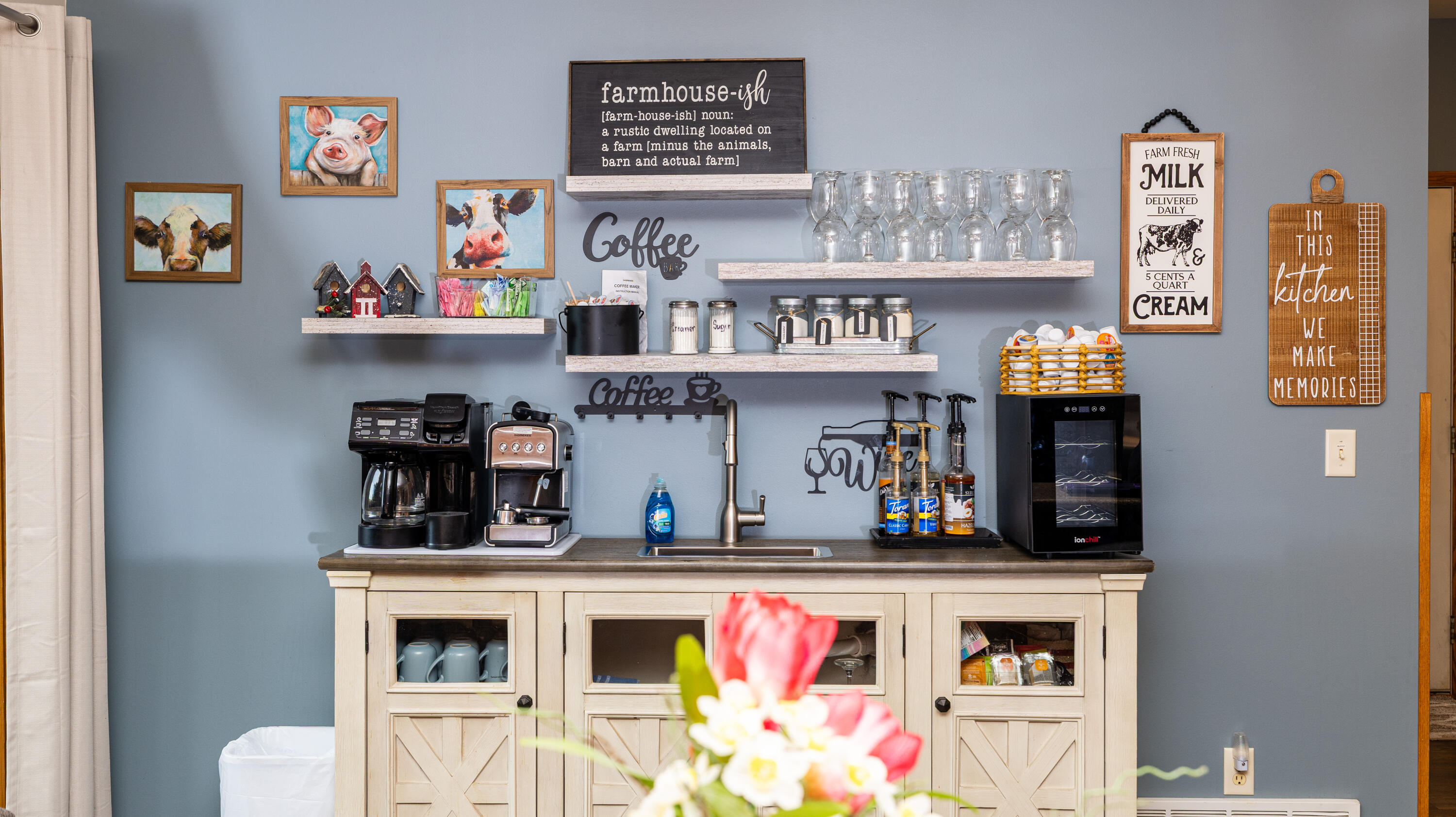 W10753 Hannon Road Black River Falls, WI 54615 - Photo 38 of 103 Coffee Bar