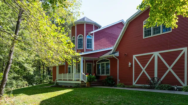 $975,000 | W10753 Hannon Road, Black River Falls, WI 54615