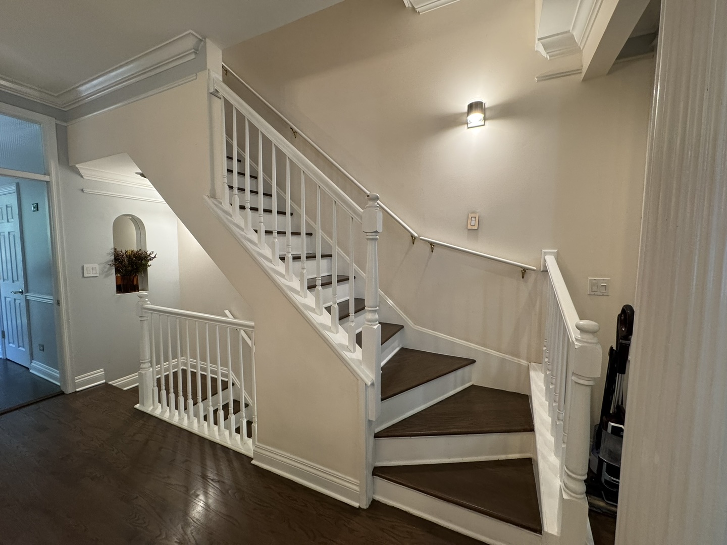 1413 South Prairie Avenue Chicago, IL 60605 - Photo 15 of 29 a view of entryway with wooden floor