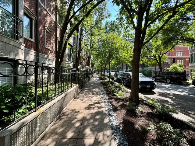 $8,250 | 1413 South Prairie Avenue, Chicago, IL 60605