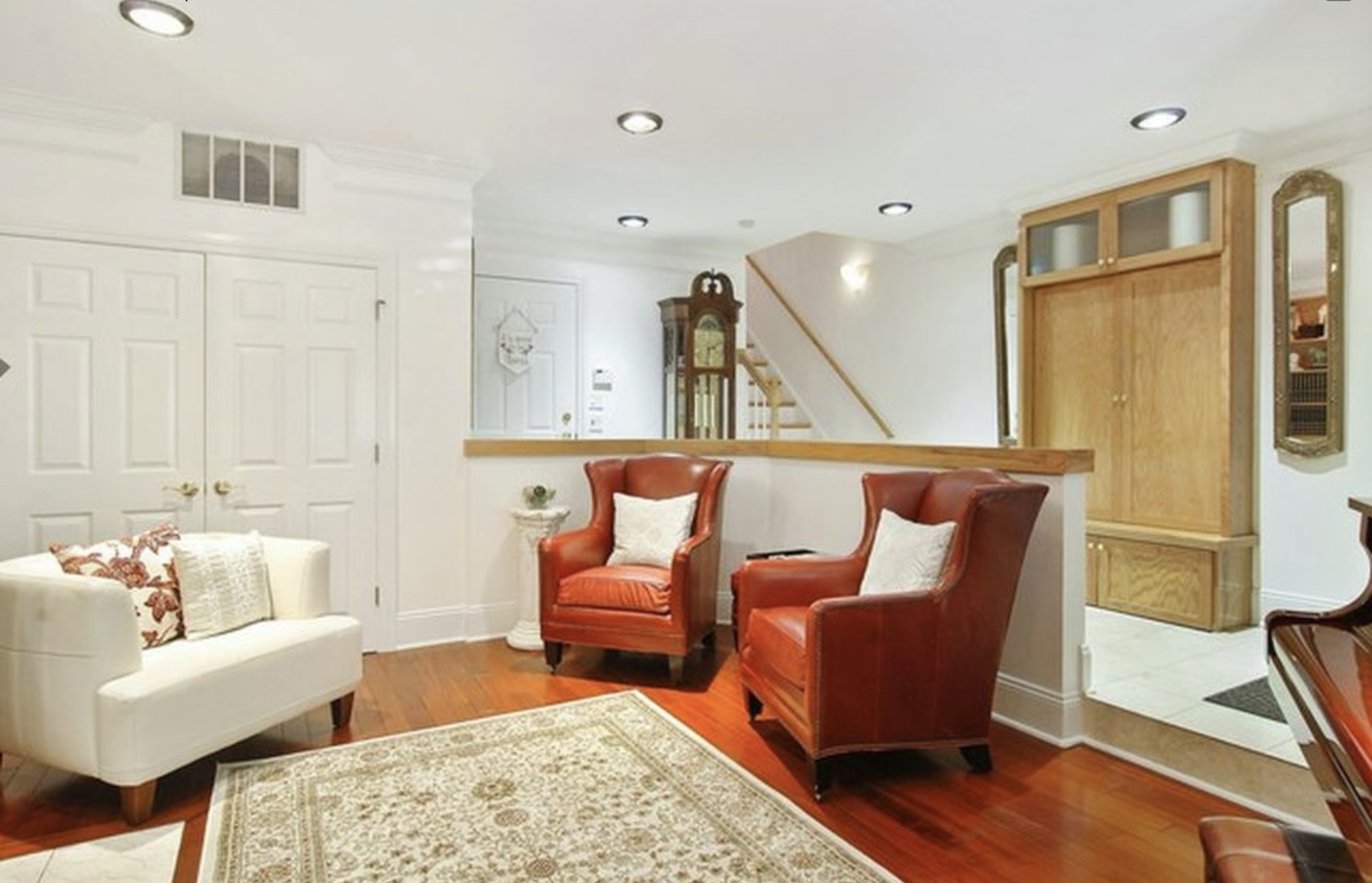 1413 South Prairie Avenue Chicago, IL 60605 - Photo 3 of 29 a living room with furniture and a rug