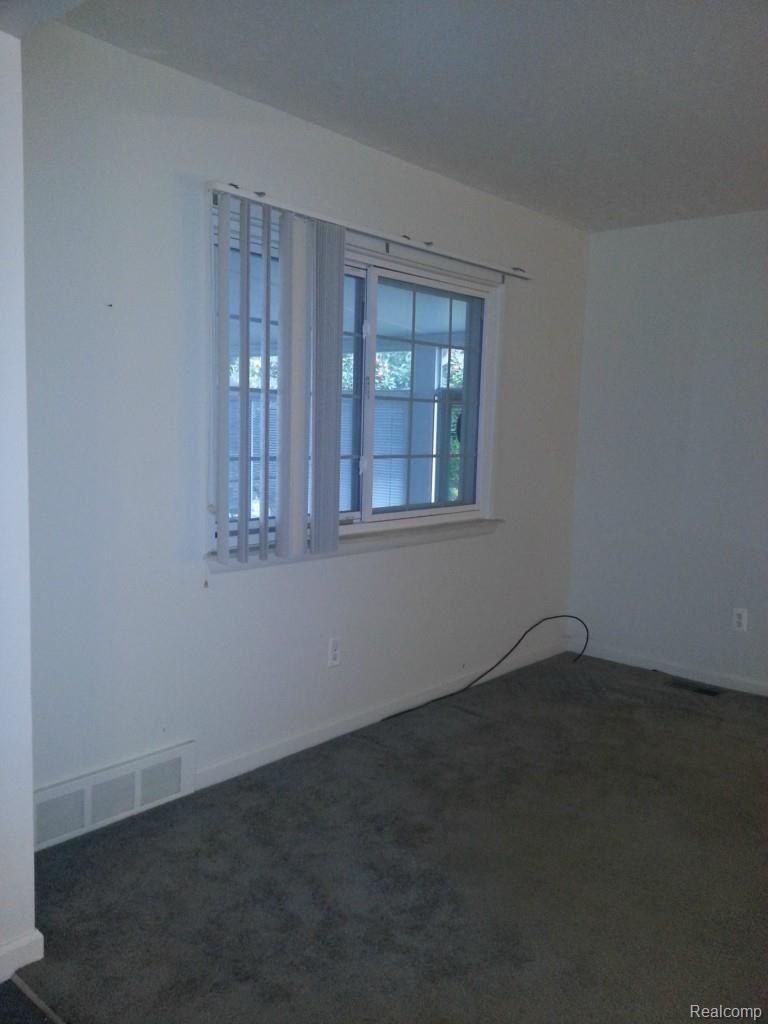 34573 Greentrees Road Sterling Heights, MI 48312 - Photo 9 of 12 20131006_122329.jpg