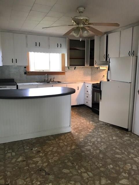 314 Whitefield Road Pittston, ME 04345 - Photo 3 of 12 Kitchen with island