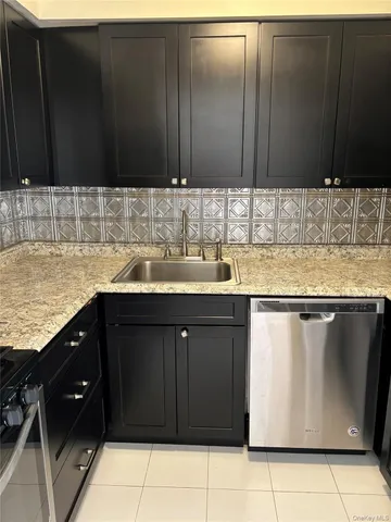 $2,000 | 9 Bailey Court, Unit 9, Middle Island, NY 11953