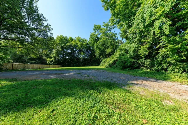 $1,300 | 410 B Ewing Drive, Nashville, TN 37207