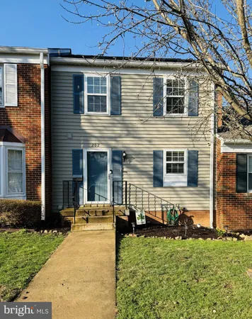 $394,999 | 202 Leeds Court East, Warrenton, VA 20186