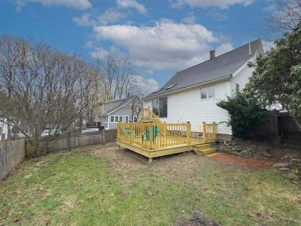 $479,999 | 37 North Street, Medway, MA 02053
