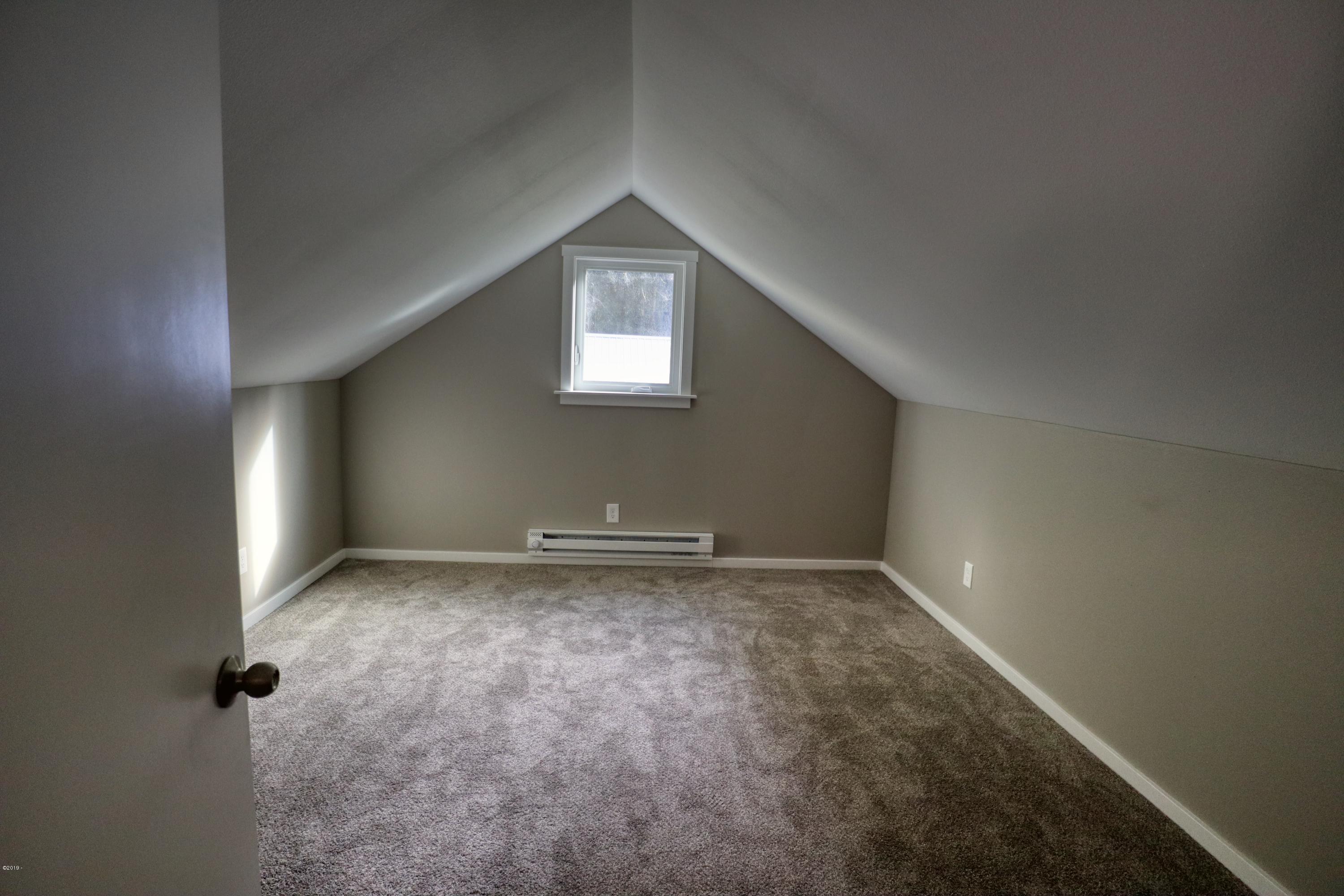 15 Yasek Loop Toledo, OR 97391 - Photo 13 of 23 Extra Room upstairs