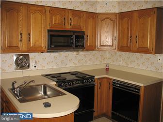 10 Chestnut Road Southampton, PA 18966 - Photo 4 of 6 Kitchen